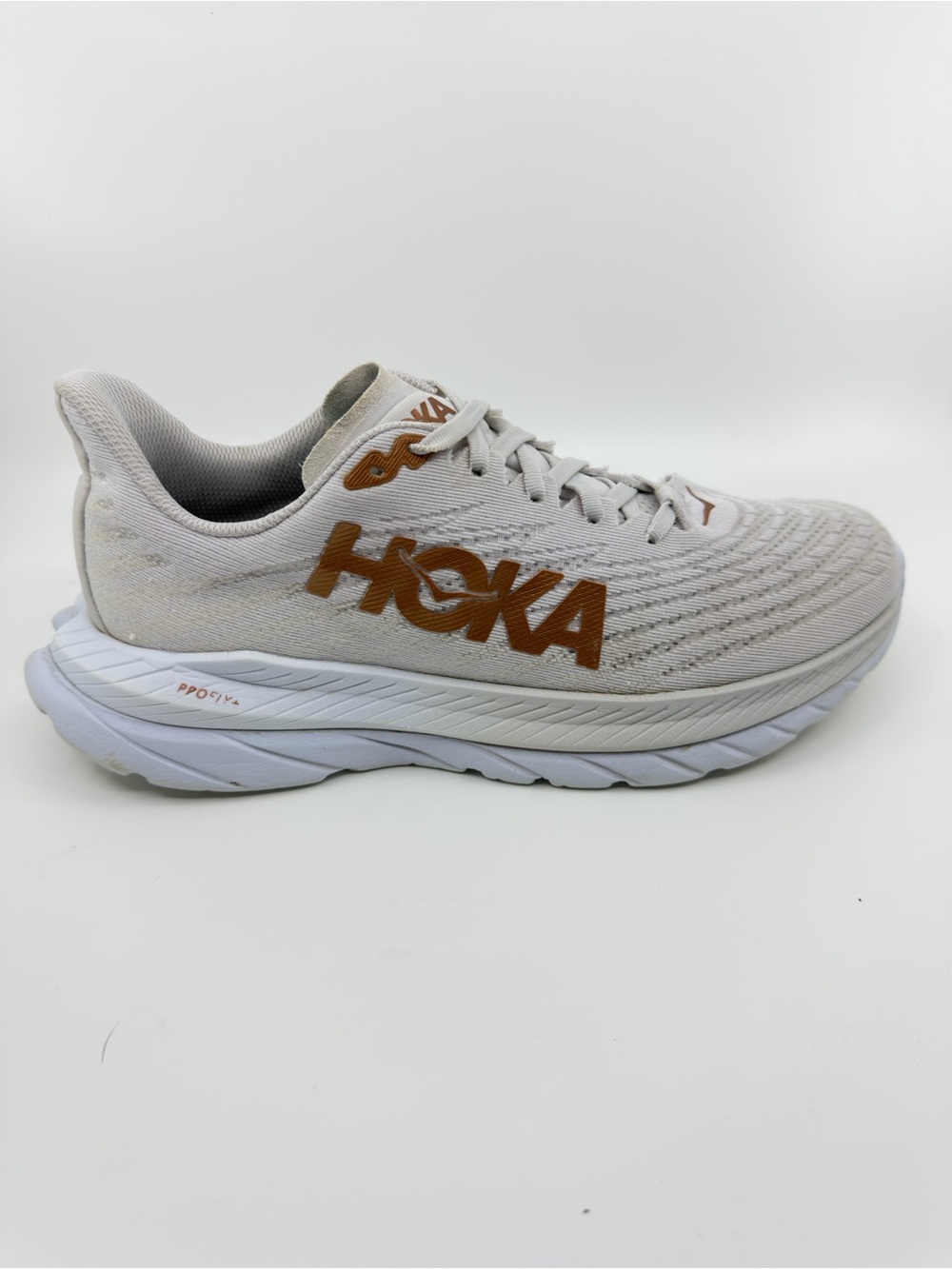 Hoka Mach 5 running shoes in the white and copper colorway, SZ 9 - Picture 5 of 9
